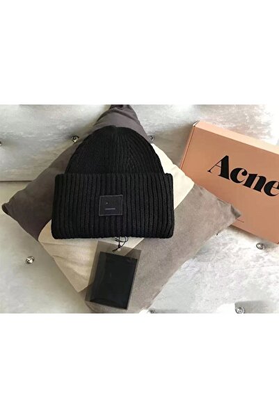 NO BRAND AC hat with a smiling face, wool hat with a square label and a rolle...