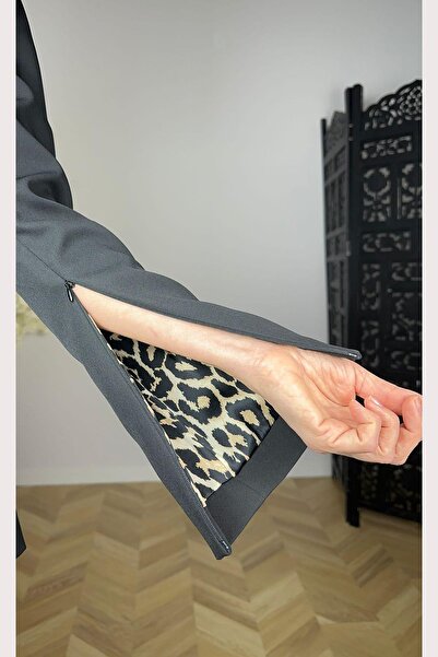 gesmoda G1658 Button and Sleeve Detailed Design Suit Black