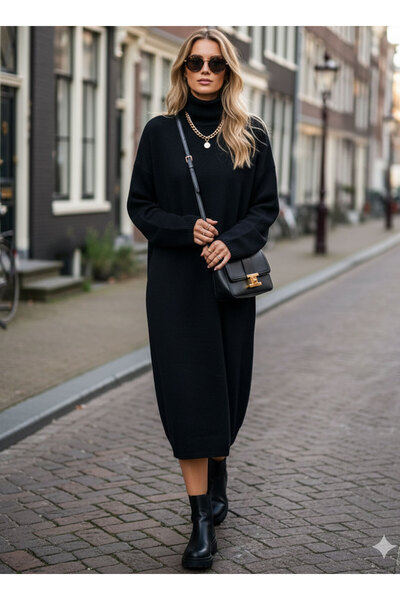 Millionaire Жіночий чорний оверсайз-светр з високим коміром