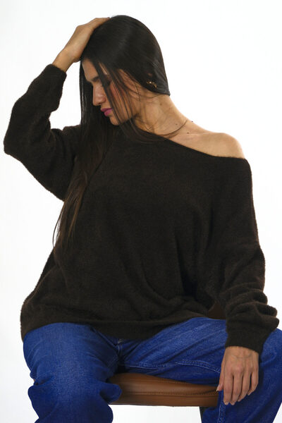 ABBRA Γυναικείο πουλόβερ με έναν ανοιχτό ώμο με γένια