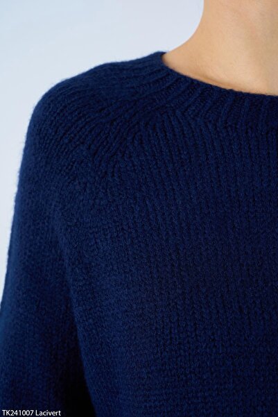 cemo Crew Neck Raglan Sleeve Knit Sweater