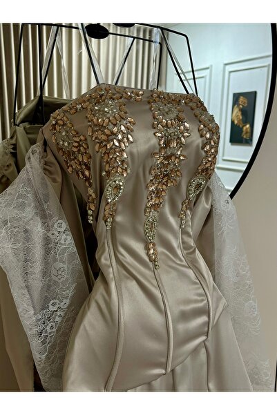 berlanty Description of a luxurious long evening dress (light beige color)