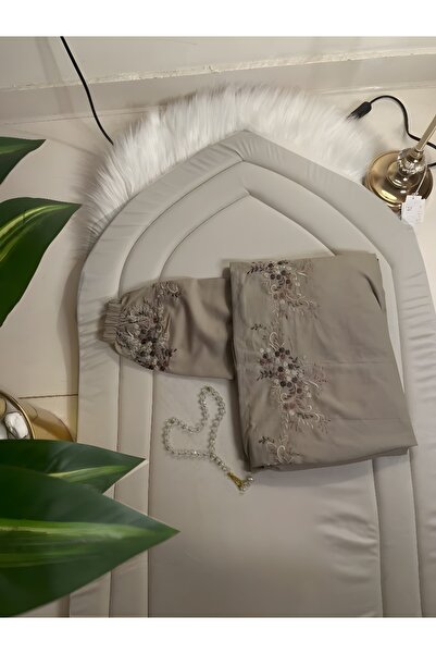 paradis Plain rug set with elegant embroidered cotton bedsheet