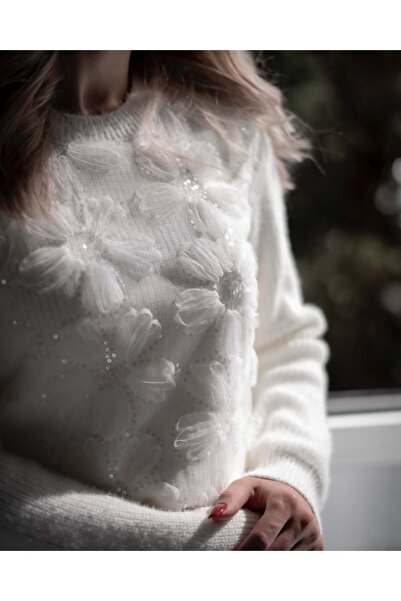 Lavanta Tekstil Pullover Detail Floral Embroidered Sweater