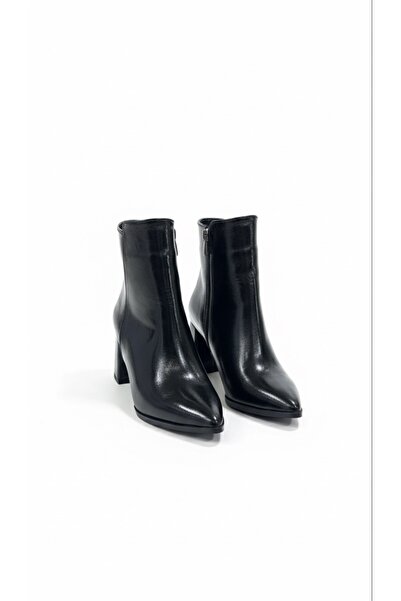 ÜNAL ÖZER Women's Black Rustic Patent Leather Pointed Toe Thick Heel Boots Un001-0130