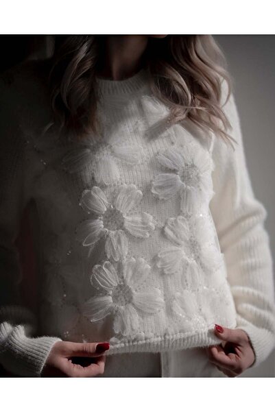 Lavanta Tekstil Pullover Detail Floral Embroidered Sweater
