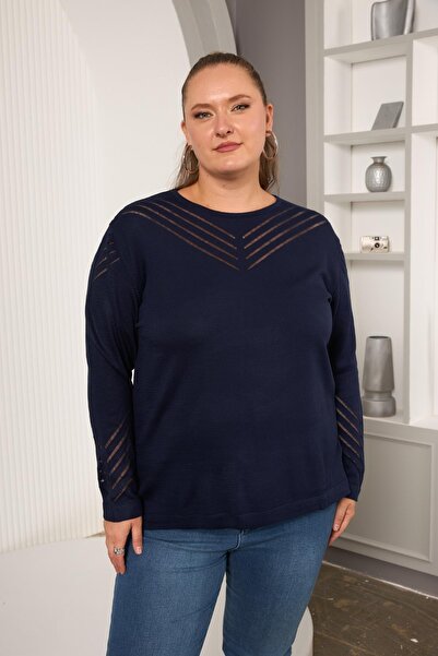 RMG Plus size knitwear with large sleeve and neck pattern