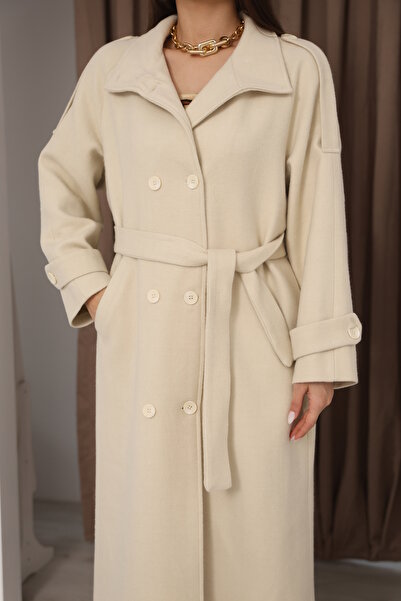 Leo Ferre Ecru New Trend Γυναικείο Χειμερινό Παλτό ψηλός λαιμός με κουμπιά μπροστά και ζώνη με επιλέγματα.