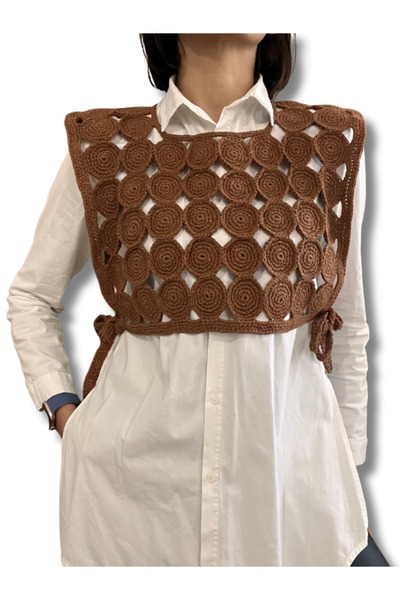 Manella Collective El Yapımı Yuvarlak Motifli Kahverengi Büstiyer Süveter