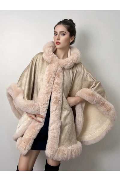 lamsat fn A sophisticated winter fur shawl for a warm, feminine look; warmth and luxury in one piece.
