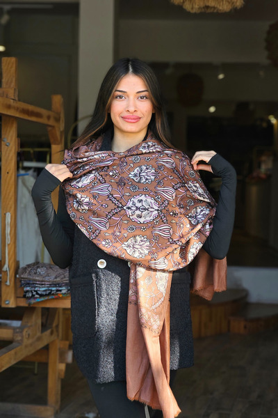 İpek Kahverengi Kaşmir Üzeri İşleme Omuz Şalı