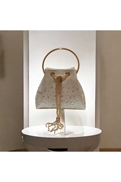 Butik حقيبة سهرة من قماش الساتان مع تفاصيل حجرية