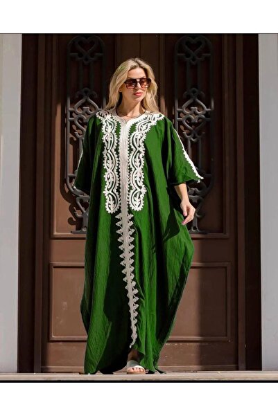 outline A reception jalabiya made of luxurious Egyptian cotton