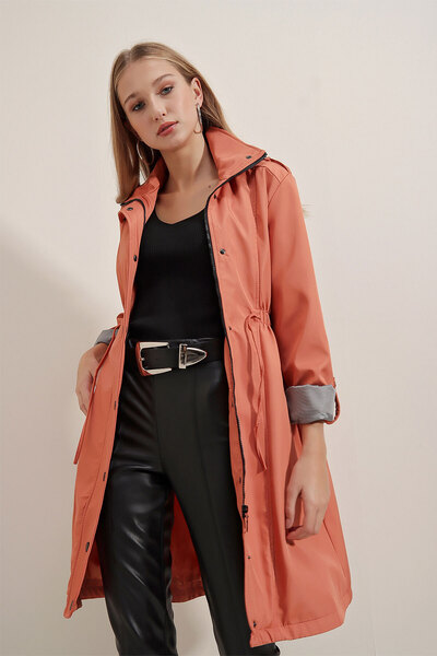 Zübeyde Sayın Τριγωνικό παλτό με κορδόνι στη μέση