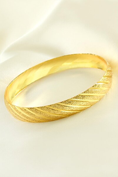 cleovibe 1 cm Lacquer Coated Bracelet