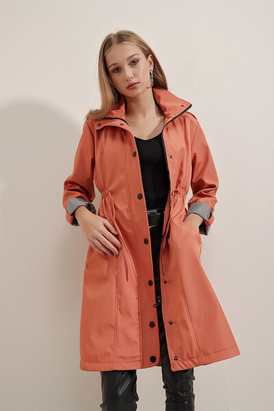 Zübeyde Sayın Τριγωνικό παλτό με κορδόνι στη μέση