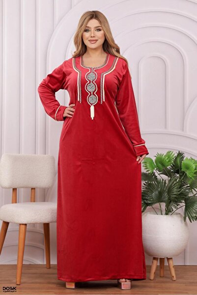Lyaly aljlabyh A luxurious velvet jalabiya with a wide, flowing cut and elegant, delicate embroidery on the chest; a comfortable and luxurious maxi design.