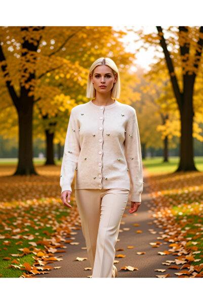 BENERLY سترة نسائية مطرزة بالأحجار بياقة دائرية وتصميم مريح بأكمام طويلة تقدم...