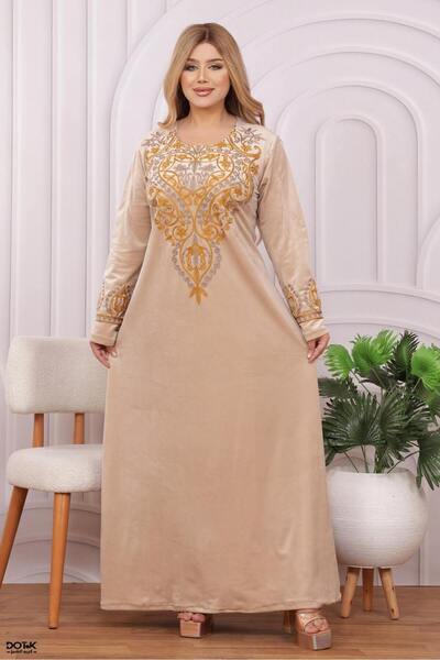 Lyaly aljlabyh A velvet maxi winter jalabiya with elegant vertical embroidery on the chest, made of a heavy and warm fabric, and featuring a sophisticated design perfect for special occasions.