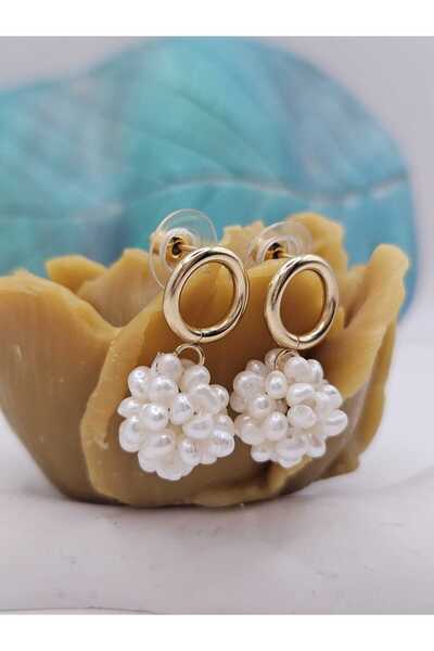 İNCİORA JEWELRY Gerçek Kum İncili Gold Halka Detaylı Çivi Küpe Paslanmaz Çelik– El Yapımı Zarif Tasarım