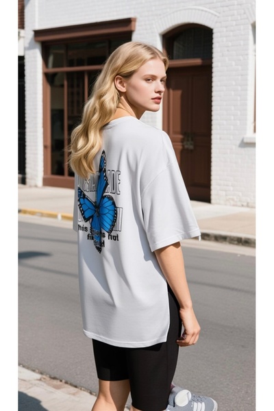 Kelebek baskılı beyaz t-shirt