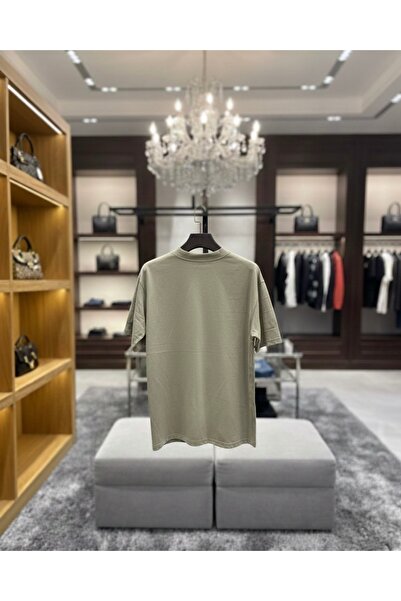 VAIA Men's oversized t-shirt with a modern geometric logo print and a distinctive youthful design.