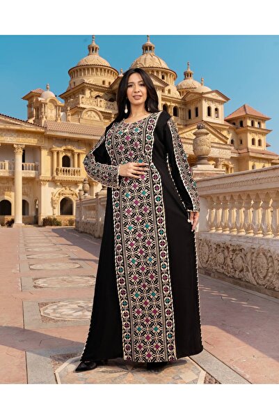 Brides Luxurious jalabiya embroidered with an elegant traditional design