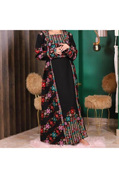 AFandina Gulf-style jalabiya embroidered with a floral pattern