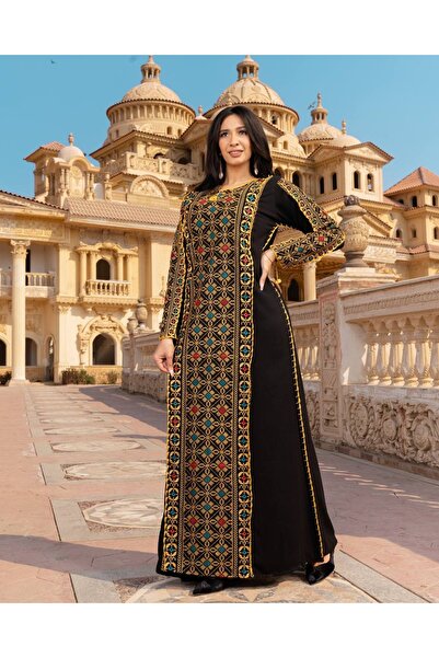 Brides Luxurious jalabiya embroidered with an elegant traditional design