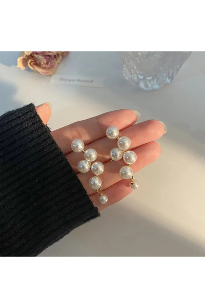 GlaMLo Accessories Cercei cu Perle Albe – Model Elegant în Cascadă, Lungime 4 cm