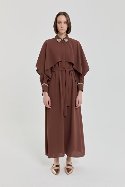 Nihan Pelerin Detaylı Taşlı Elbise Kahve