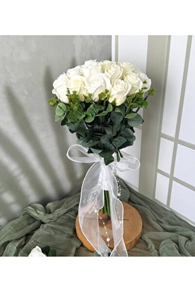 florista atelier Okaliptüslü beyaz gül gelin buketi