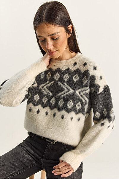 Bianco Lucci سترة تريكو نسائية منقوشة برقبة دائرية مبطن بالصوف 20251117