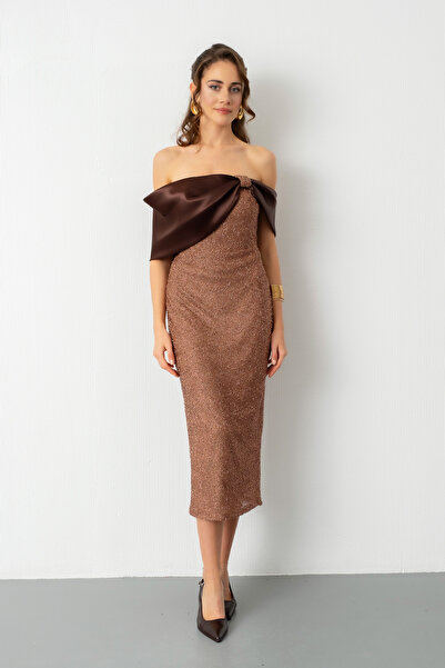 Lafaba Γυναικείο βραδινό φόρεμα με καφέ λαιμόκοψη με χάντρες Midi Promise