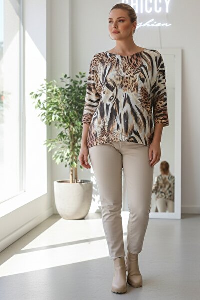 Chiccy Ιταλική μπλούζα μεγάλου μεγέθους μπεζ με λαιμόκοψη μακρυμάνικη Digital B με τύπωμα Casual Knitwear Blouse 75 68
