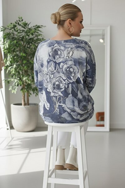 Chiccy Ιταλική μπλούζα μεγάλου μεγέθους μπλε με λαιμόκοψη μακρυμάνικη Digital B με τύπωμα Casual Knitwear Blouse 75 68