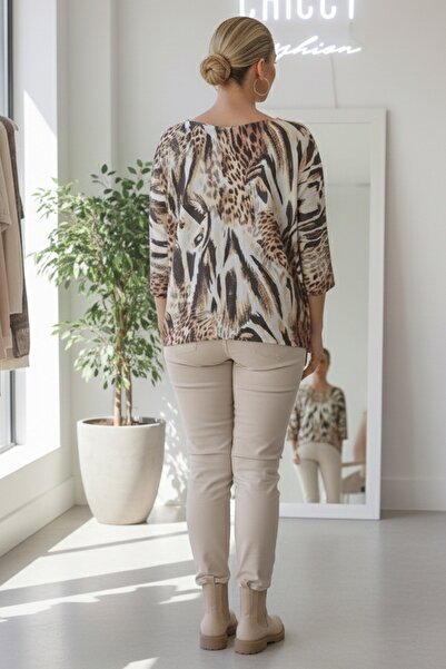 Chiccy Ιταλική μπλούζα μεγάλου μεγέθους μπεζ με λαιμόκοψη μακρυμάνικη Digital B με τύπωμα Casual Knitwear Blouse 75 68