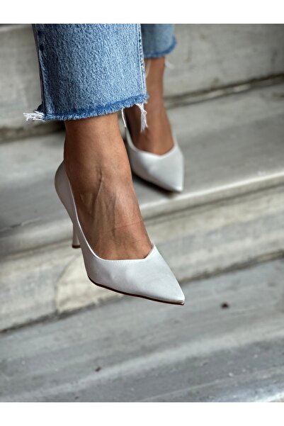 Atelierby DS Beyaz Saten İnce Topuk Şık Kadın Stiletto