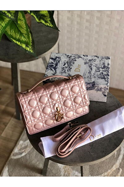 Generic Shoulder bag with accessories