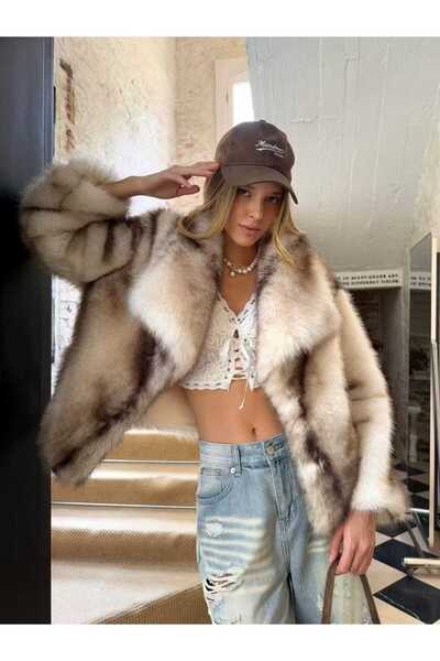 Diva Exclusive Fashion Elegant fur coat with fluffy collar