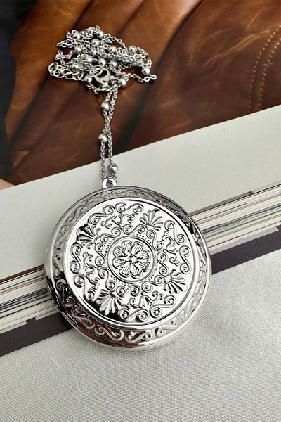 Modex Motif embroidered round openable lid necklace (68cm)