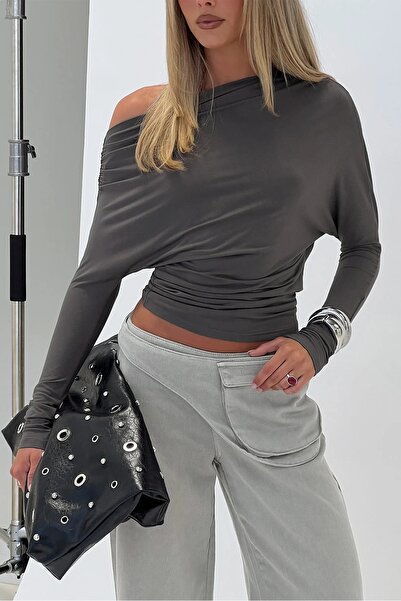 World Fashion Trends One-Shoulder Fitted Batwing Sleeve Stretchy Fabric Blouse