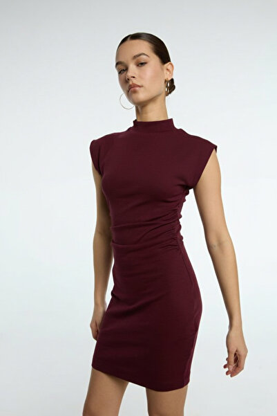 AYSHAN فستان ميني بدون أكمام ياقة مرتفعة متوسطة الطول من موردم