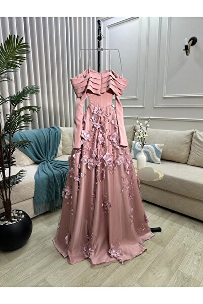 Thara Luxurious pink evening dress with a long floral train