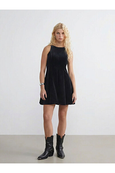 LC Waikiki Black Halter Neck A-Line Velvet Mini Dress