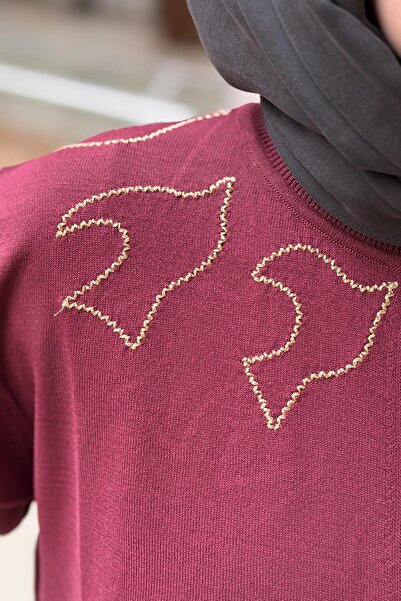 Ghisa Buttoned Knit Cardigan with Bird Embroidery on the Shoulder