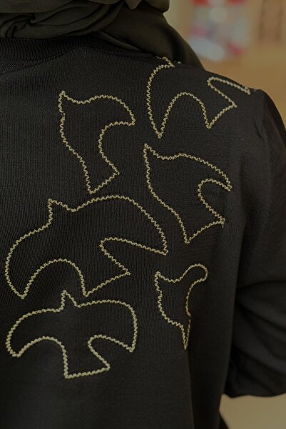 Ghisa Buttoned Knit Cardigan with Bird Embroidery on the Shoulder