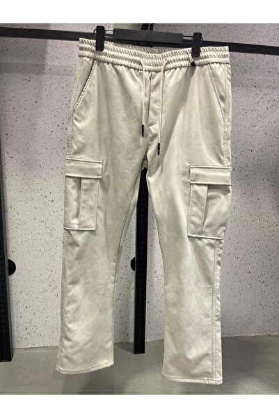 VAIA Men's trousers with a sophisticated and comfortable fit, featuring a stylish and modern design suitable for all looks.