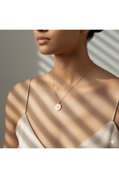 Madame Deco & Takı قلادة فولاذية بتصميم مادام مع غطاء ذهبي مطلي بالمينا - لا ...