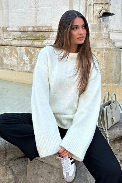 SHILSEE BEUTİQUE Women's White Circular Neck Relaxed Knit Sweater